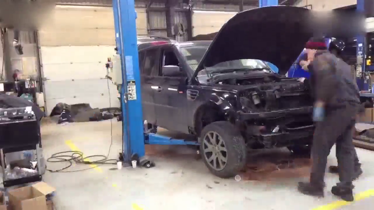 老外爆改思域, 上路挑衅赢了10多辆跑车, 怕是会被追杀吧!