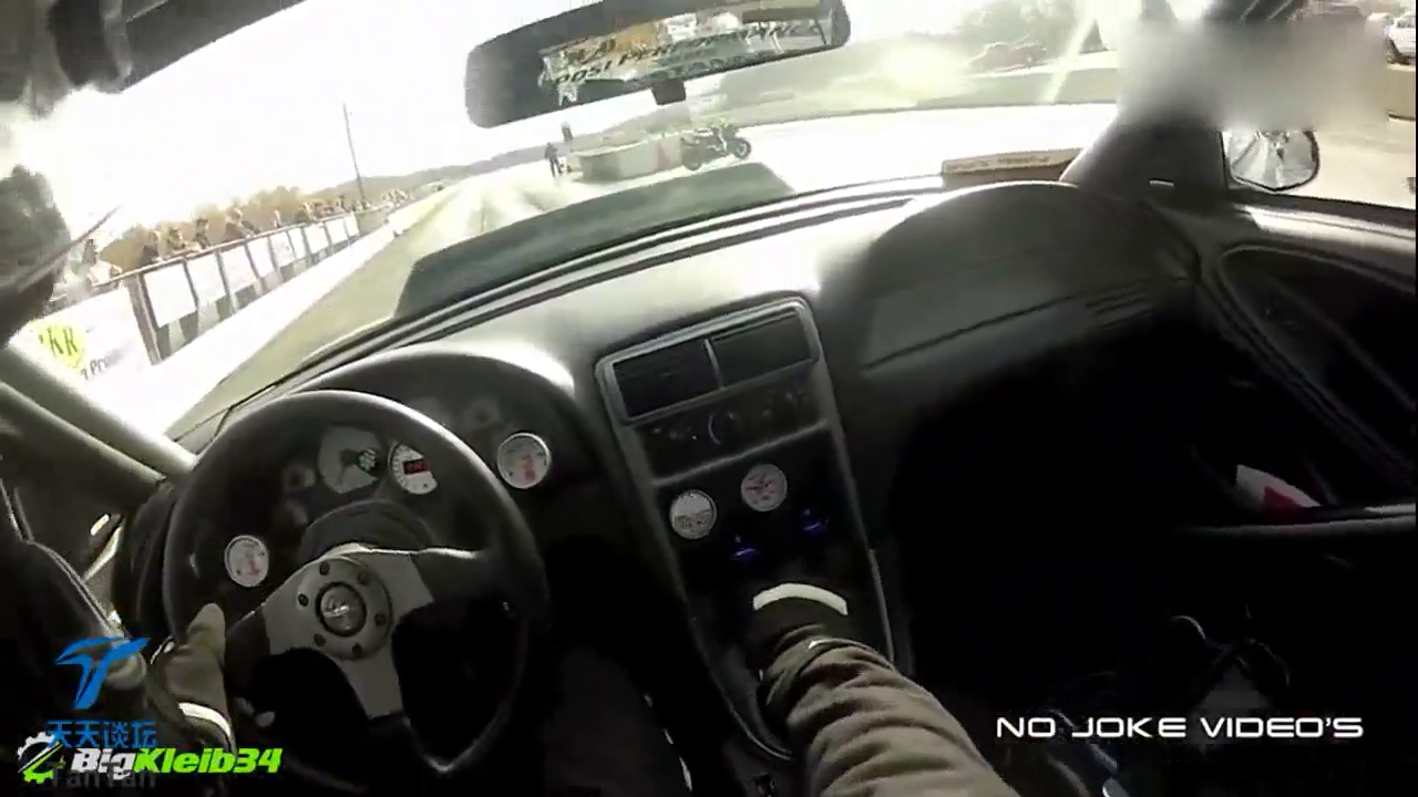 起飞的节奏 车内角度看改装车翘头失控