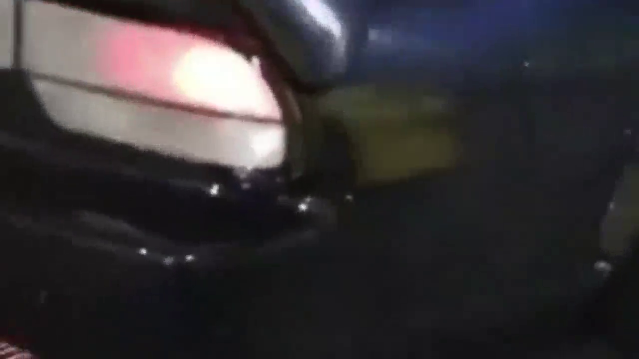 这样的跑车地盘太低，一路火花带闪电