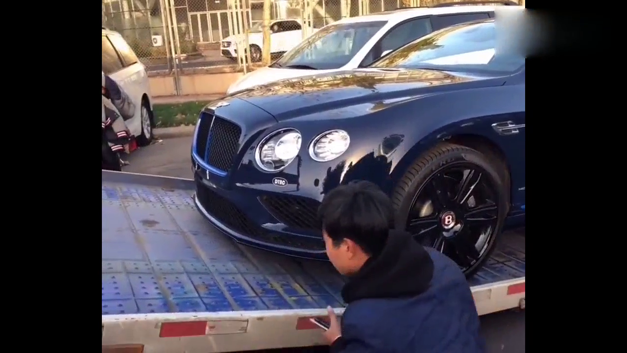 有钱也不能买跑车，每回都吓得冷汗直冒！