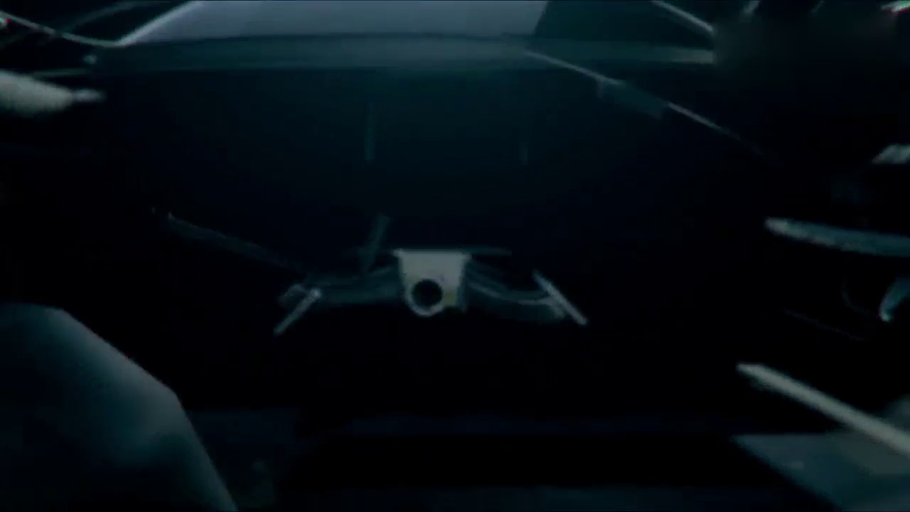 法拉利一路喷火追赶，同行的飞机尴尬了，这是超音速跑车吧