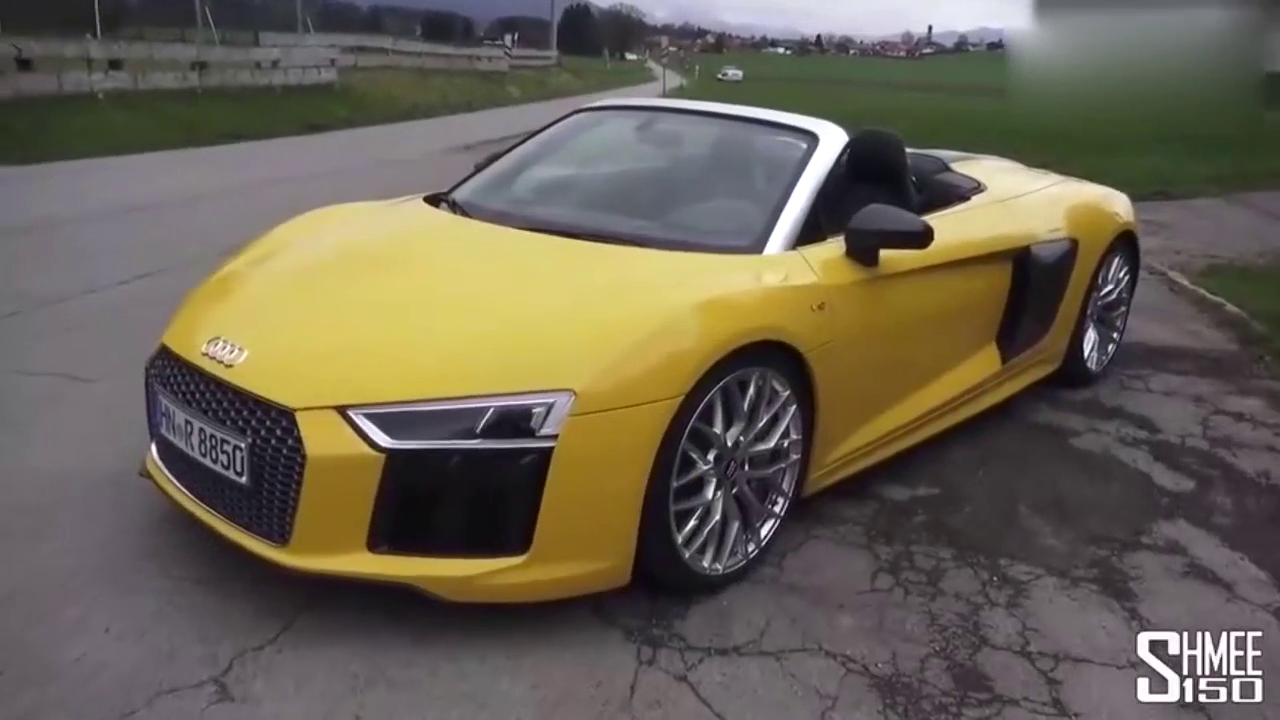 按下按钮十秒钟后 奥迪跑车变形开始