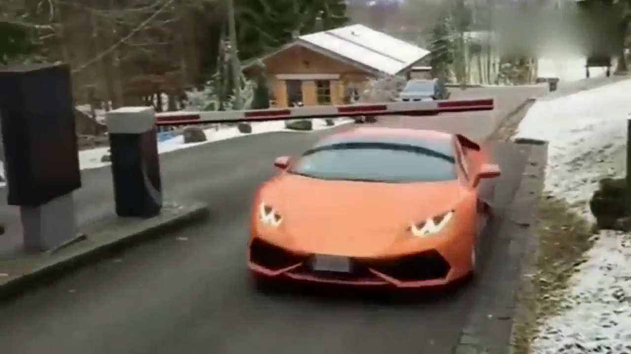 跑车都是怎么过收费站的，五秒钟后才是神奇的开始