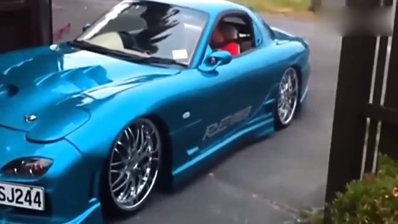 跑车还能为所欲为的改变车身颜色？太漂亮了！