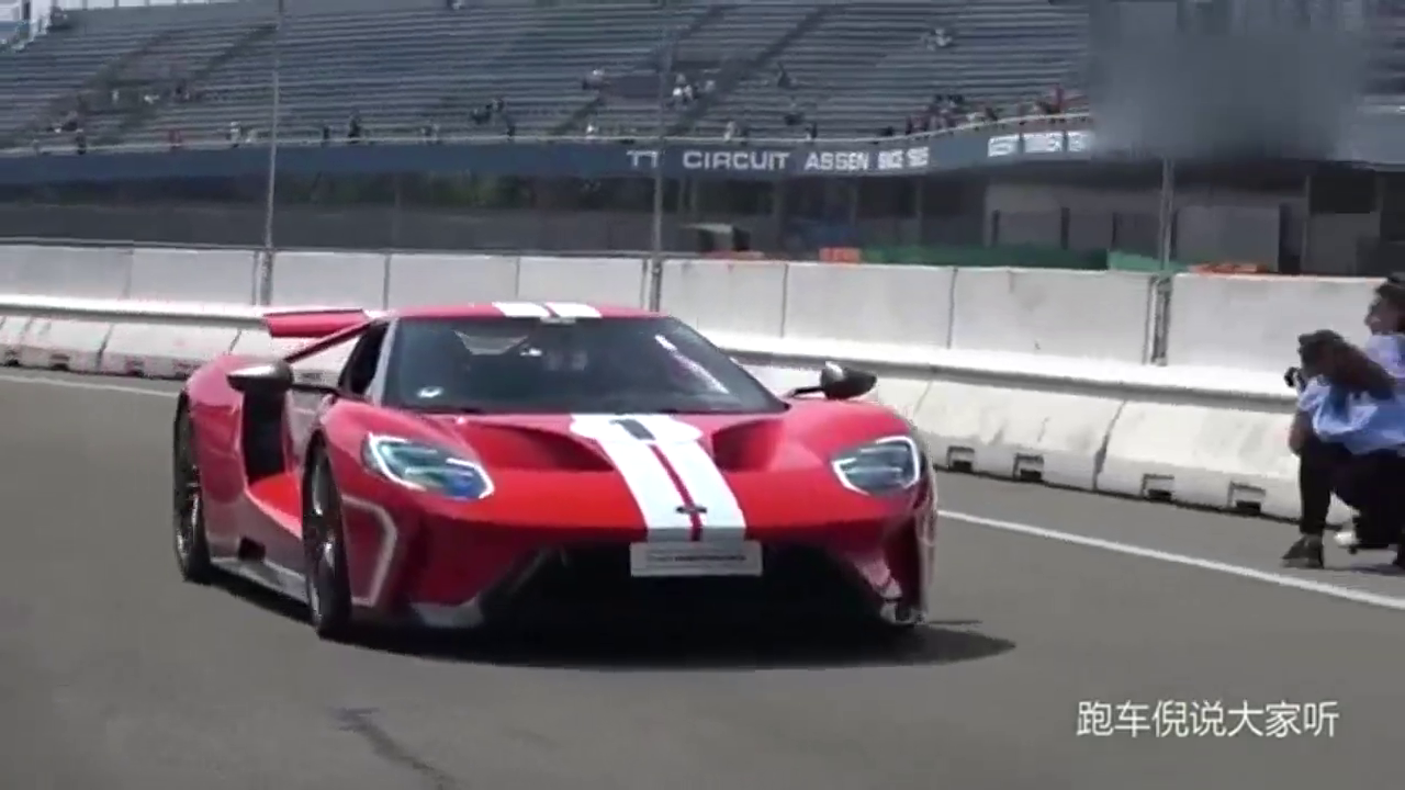 聚会上看到3台跑车，除了拉法，另外2台不少人都没见过