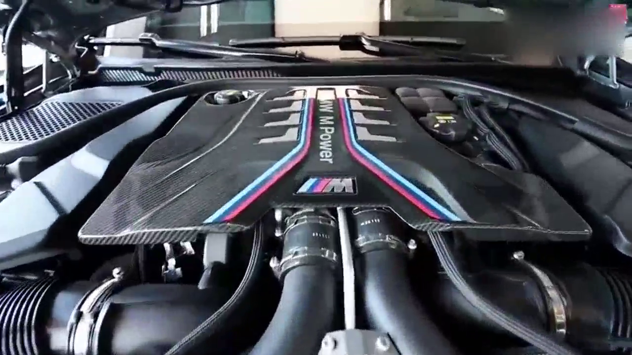 160万的宝马八缸跑车，坐进驾驶室，才知道什么叫做科技感十足！