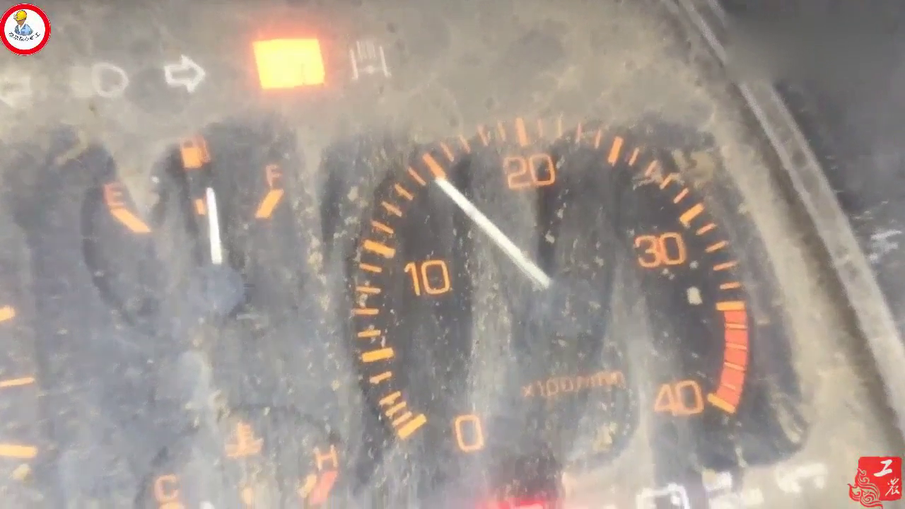 村里的报废卡车20多年车龄，启动后声音：跟单缸洗衣机甩衣服一样