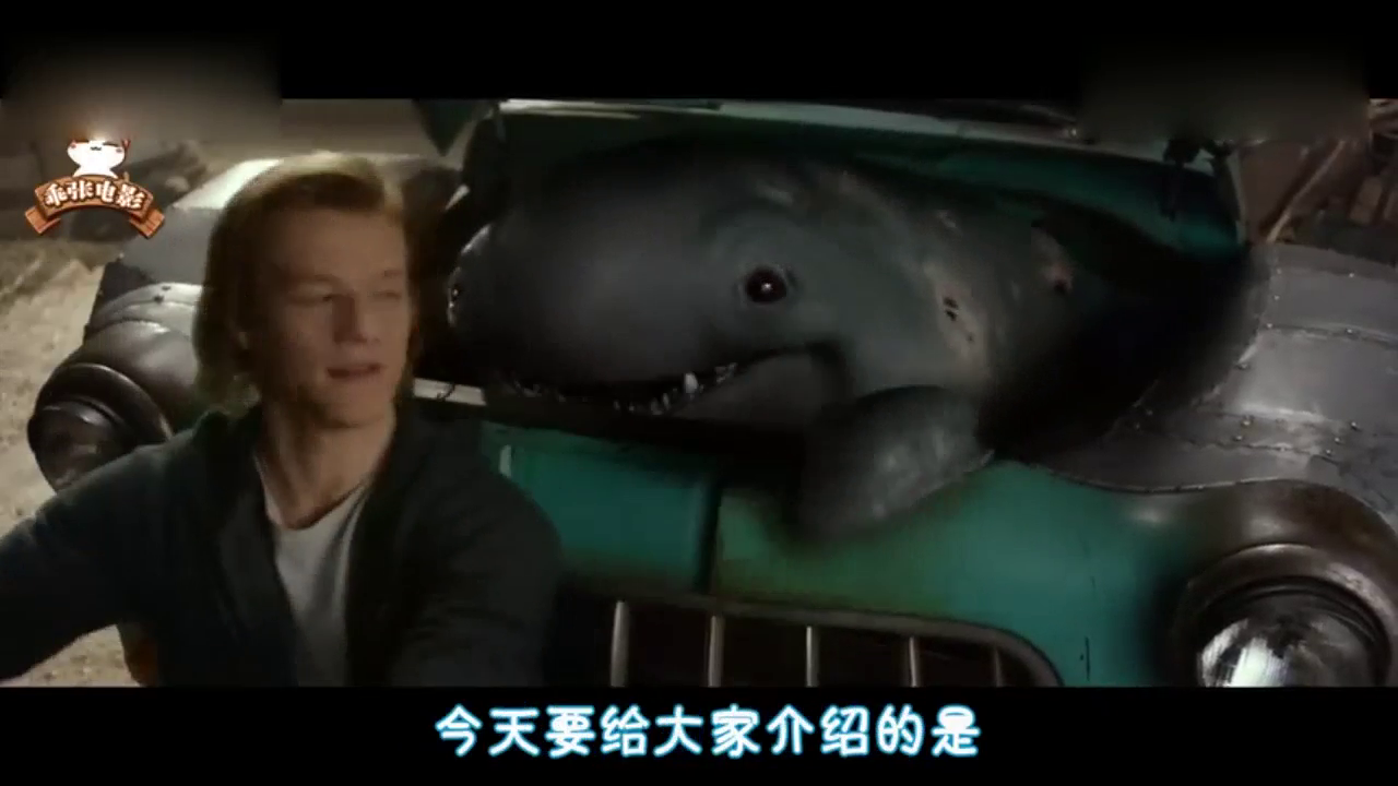 小伙卡车里藏着吃石油的怪兽，不仅聪明还会卖萌，到哪都特别吃香