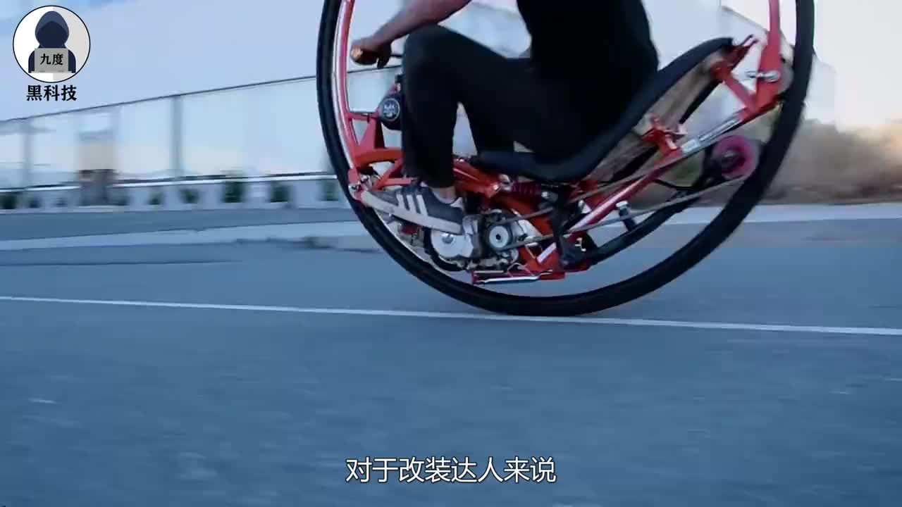 在摩托车上装上大卡车轮胎踩下油门的瞬间彻底放飞自我