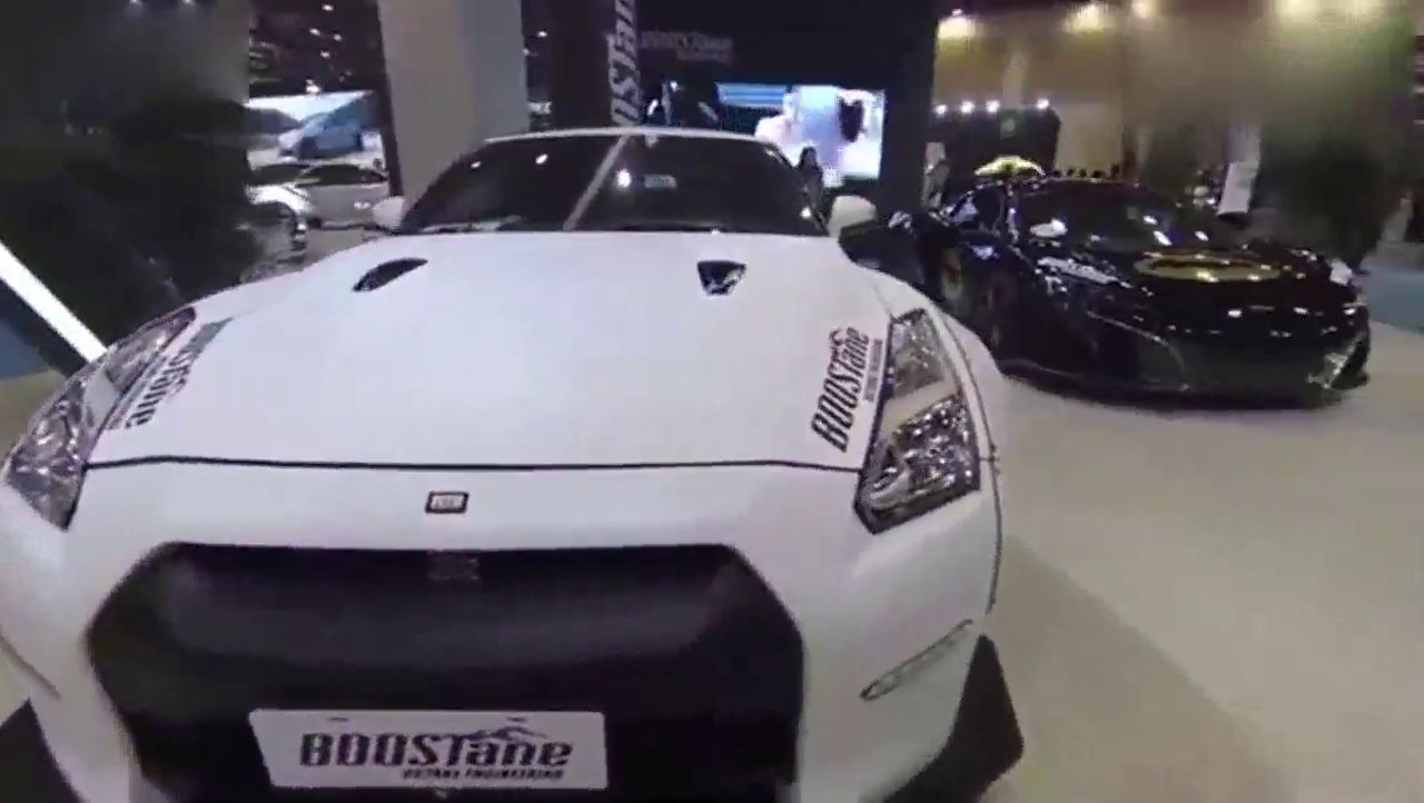 2018跑车车展：电影里的蝙蝠侠跑车，Cosplay的小姐姐很帅气