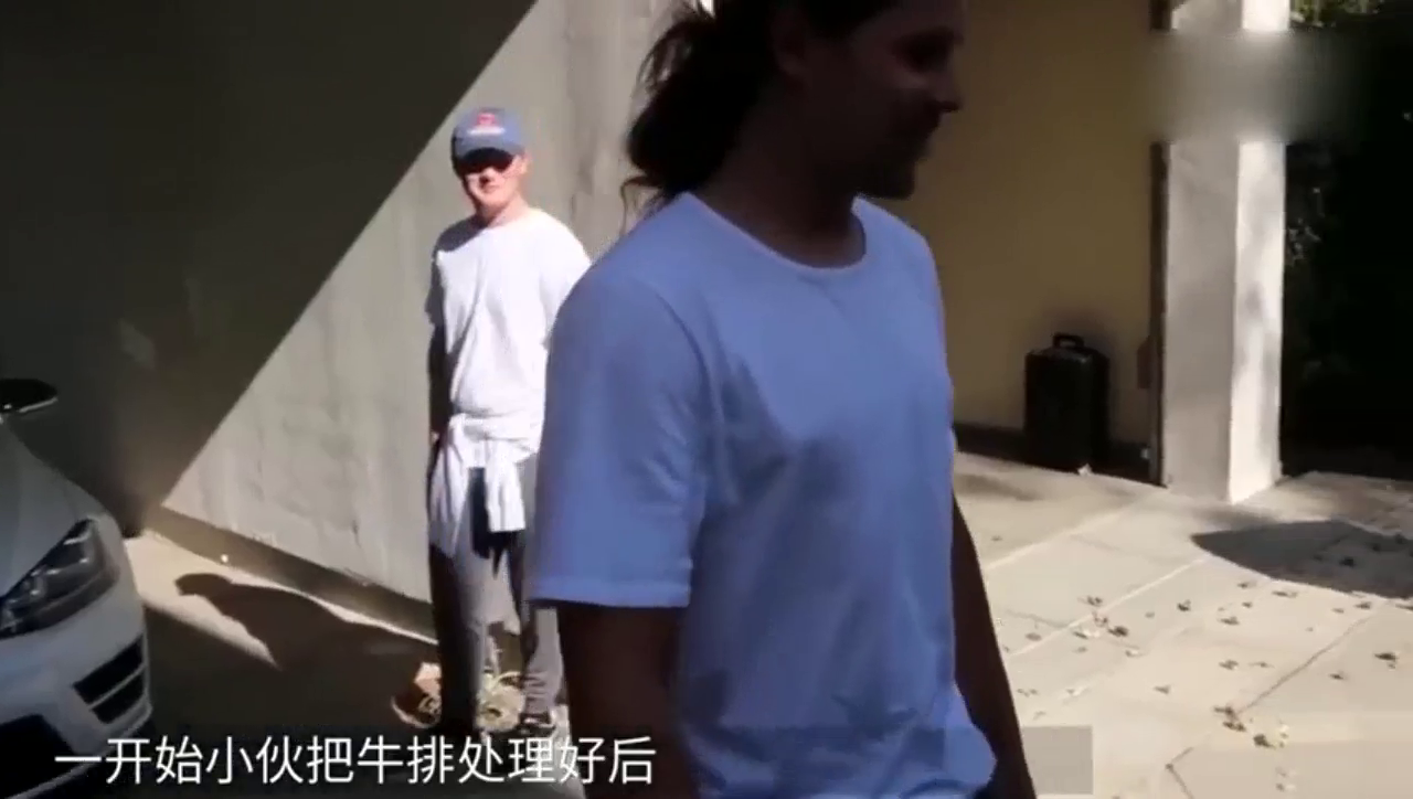 土豪用跑车引擎煎牛排，为加热跑了一座山！