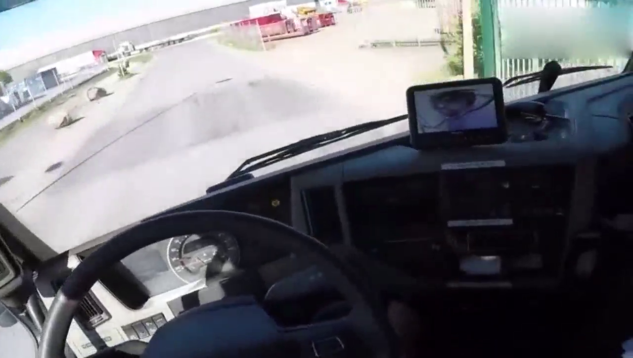 120万的沃尔沃卡车，都是怎么驾驶的？感受下就知道了！