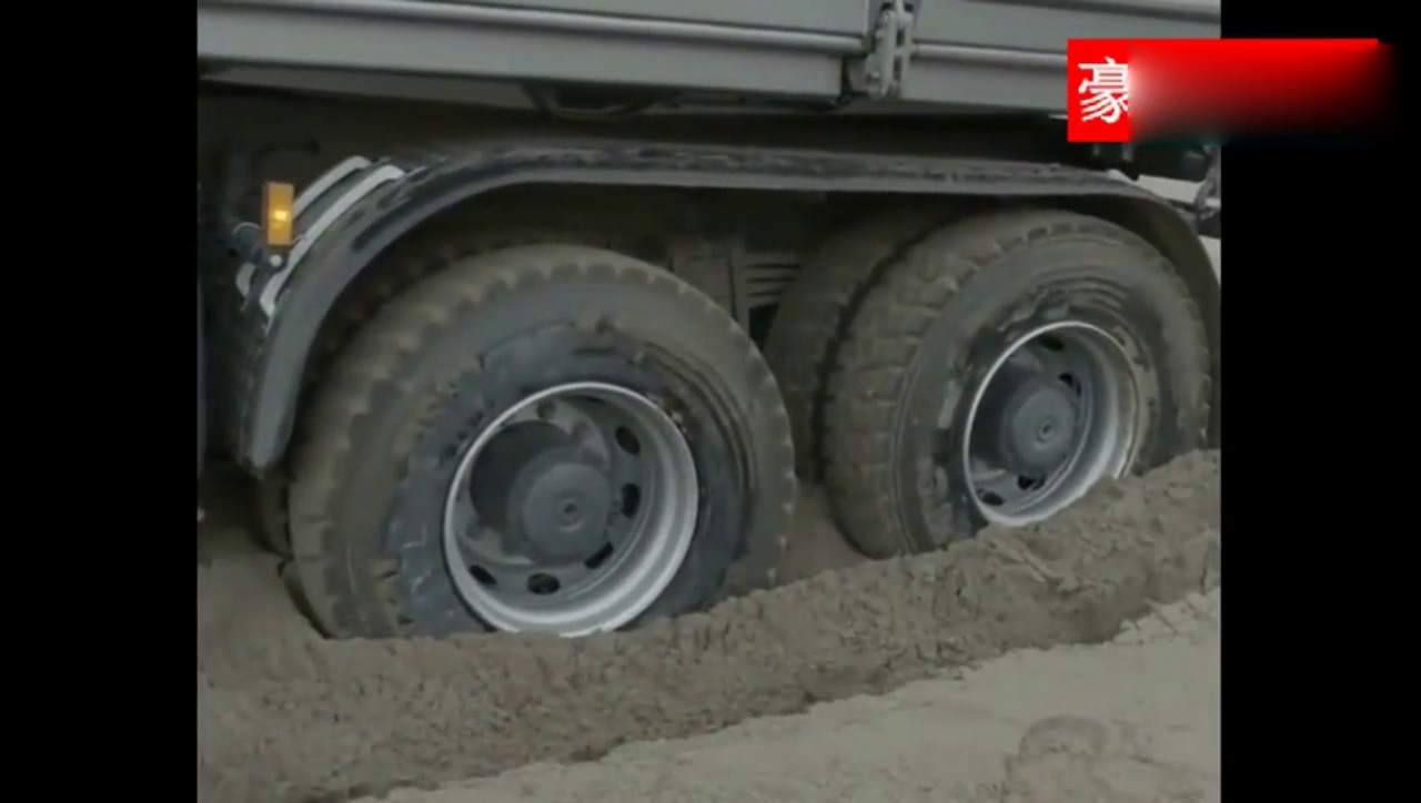 只有在轮胎打滑的时候，才知道卡车厉害在什么地方