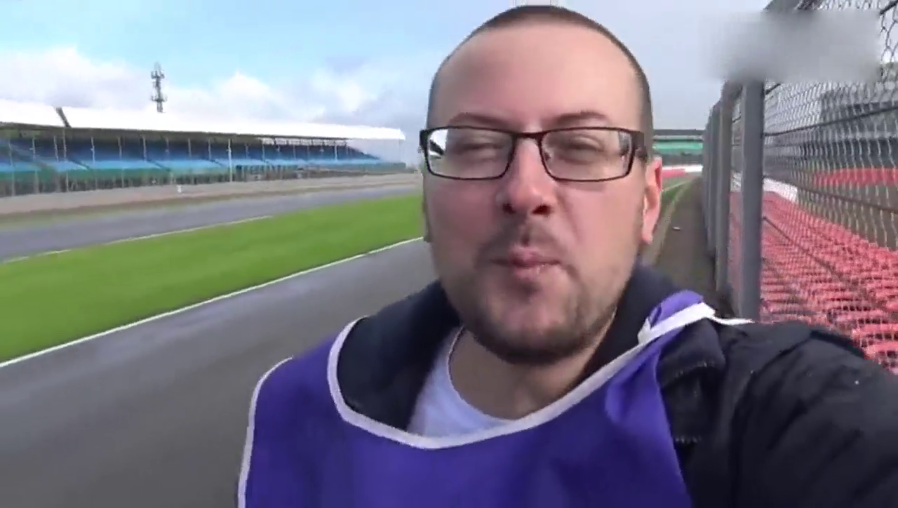 意外不断 专业改装车赛道尽情秀漂移