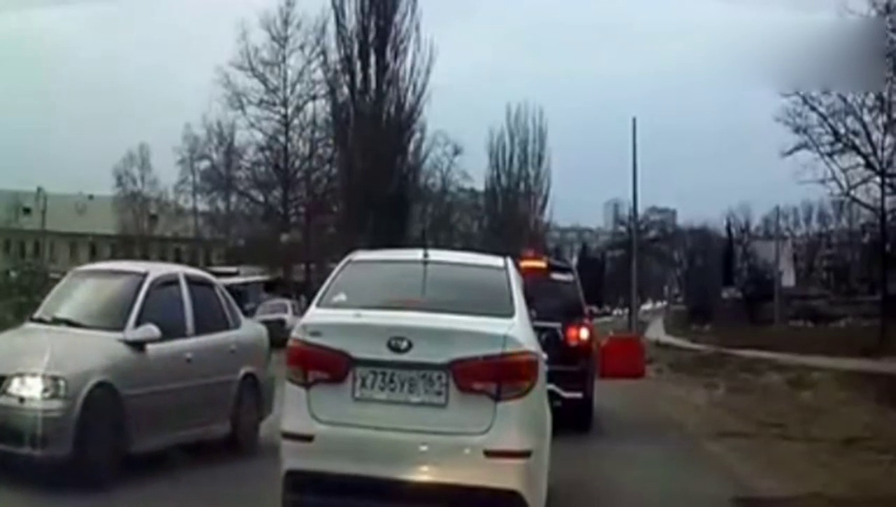 大卡车刹车失灵，记录仪瞬间拍下这惊恐9秒！