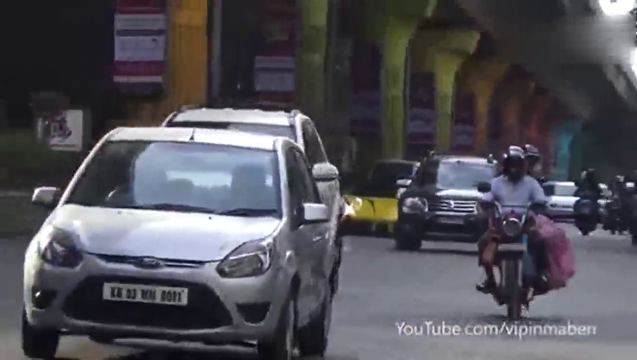 488跑车的车主只是买个咖啡 就被围观了