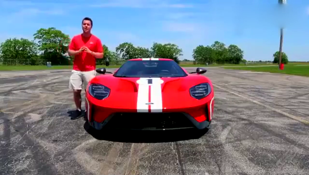 2018款福特GT跑车，打开引擎盖和蝴蝶门后