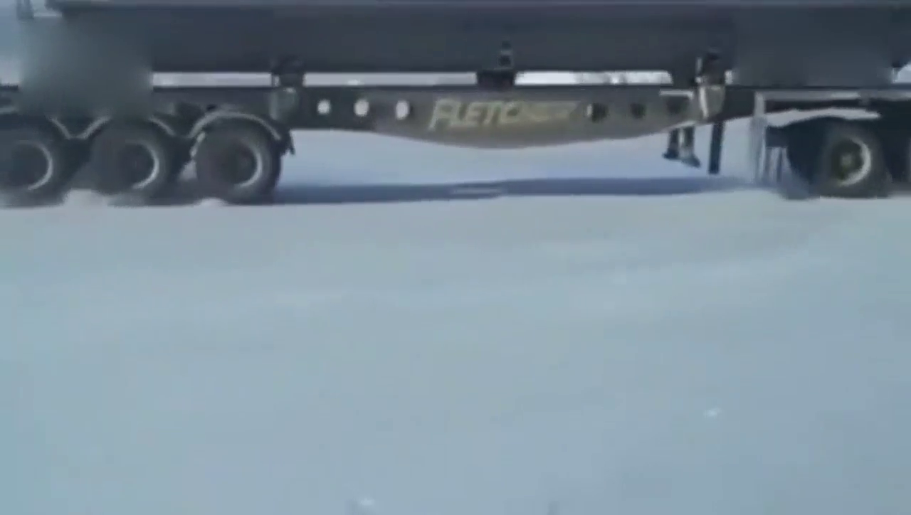 开着卡车练漂移 真正的老司机就是牛