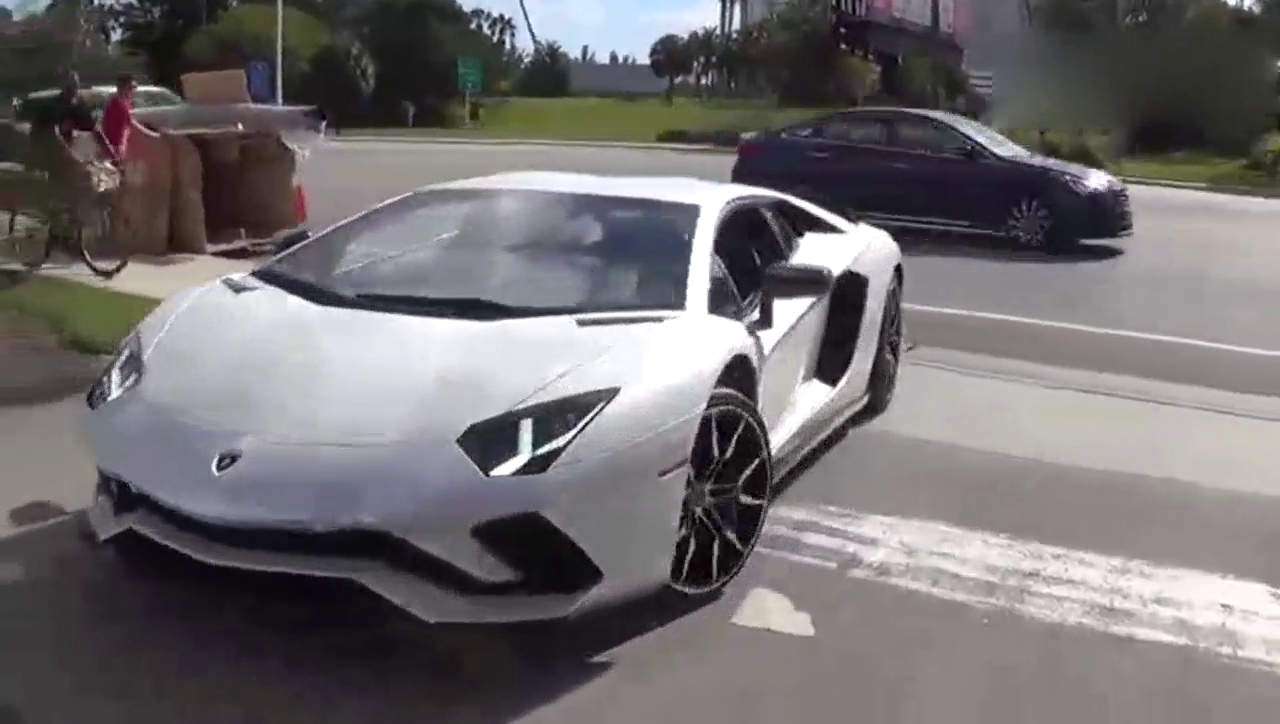 只有羡慕的份 车迷街拍多款超级跑车