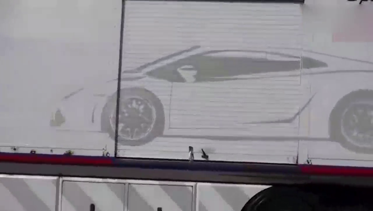 价值500万的迈凯伦跑车，打开这颗球的瞬间才知道值不值