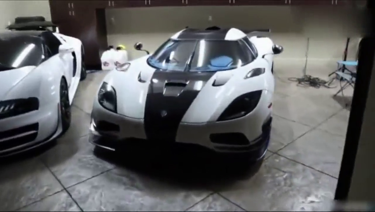 同时拥有3000万和4000万跑车的你，打开车库的瞬间时间都会凝固