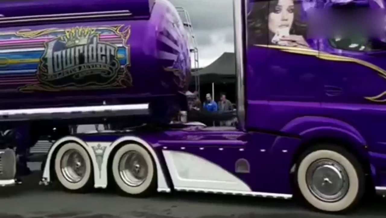 这样炫丽的卡车在国内我还没有看到过！