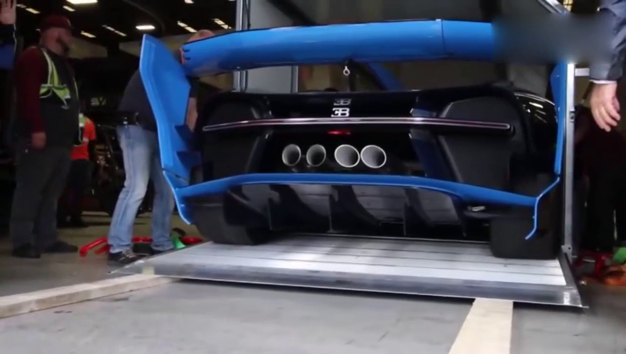 布加迪跑车是怎么装卸货的？这服务没的说！