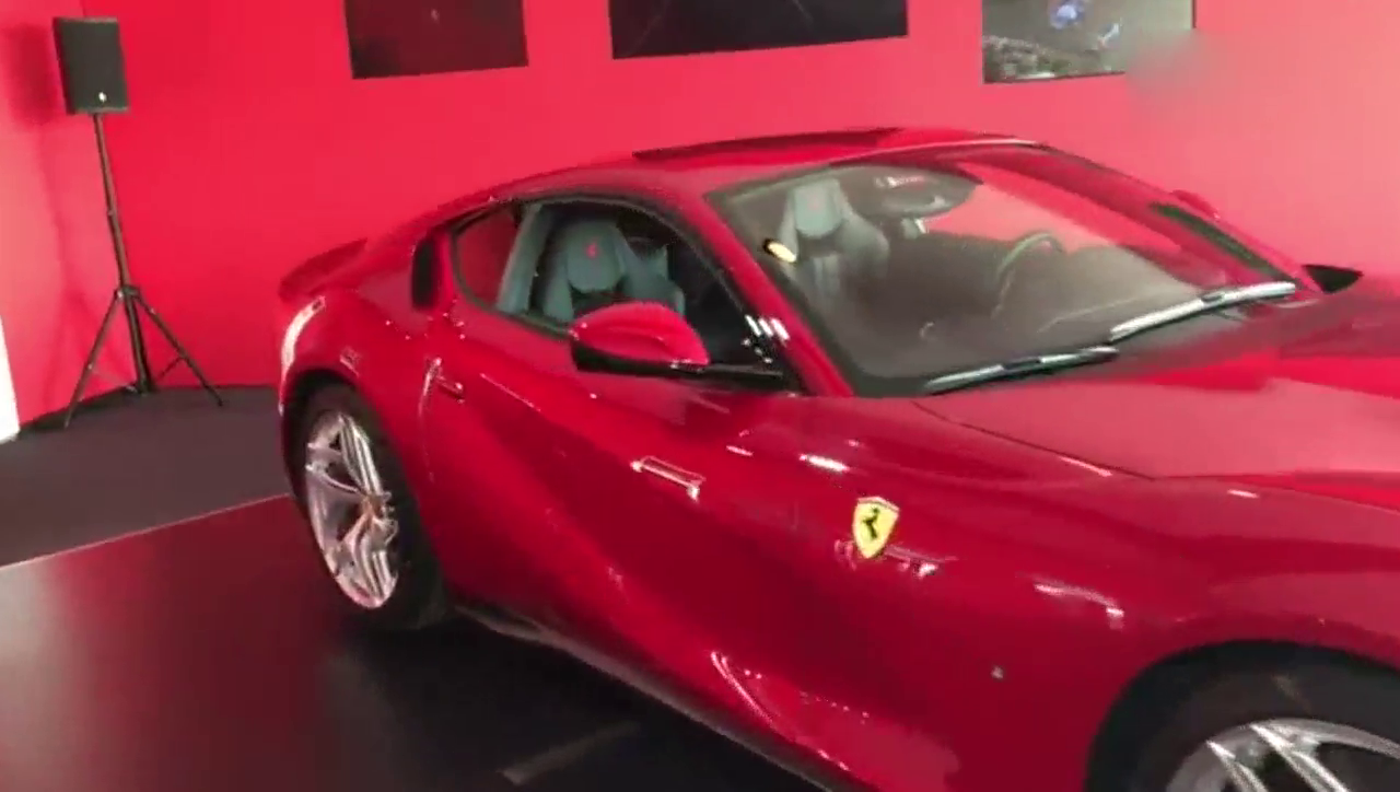 法拉利812 Superfast揭秘,地表最强性能跑车