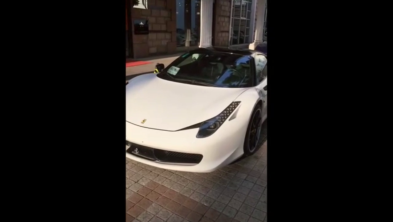 法拉利跑车 前脸你喜欢吗