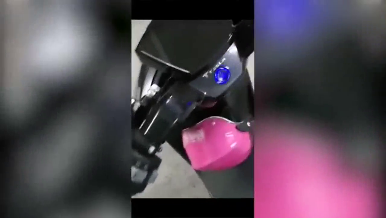有没有女孩子，愿意坐在这辆“特斯拉”电动车上笑呢？