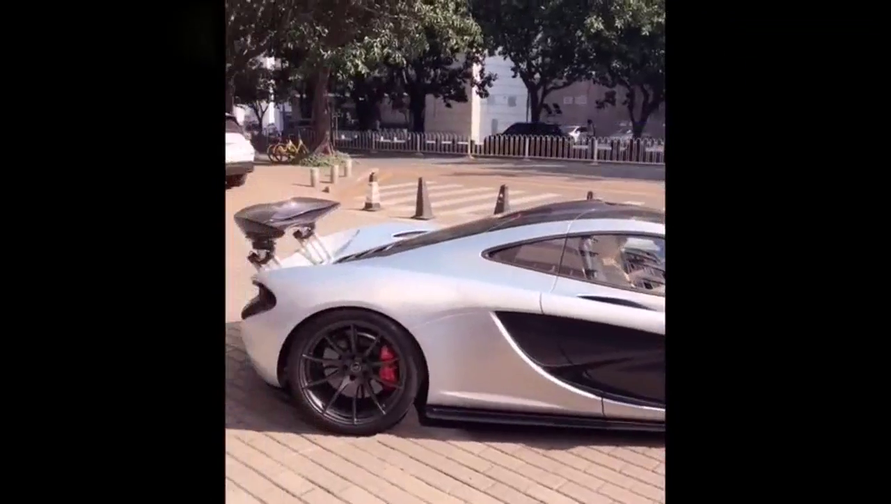 跑车尾翼加装的确实漂亮 这是什么车呢