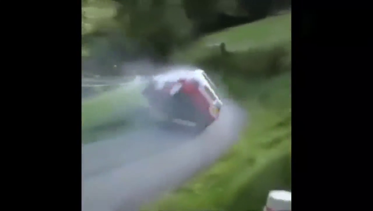 跑车自燃翻车出大事了，车手拿生命在比赛啊