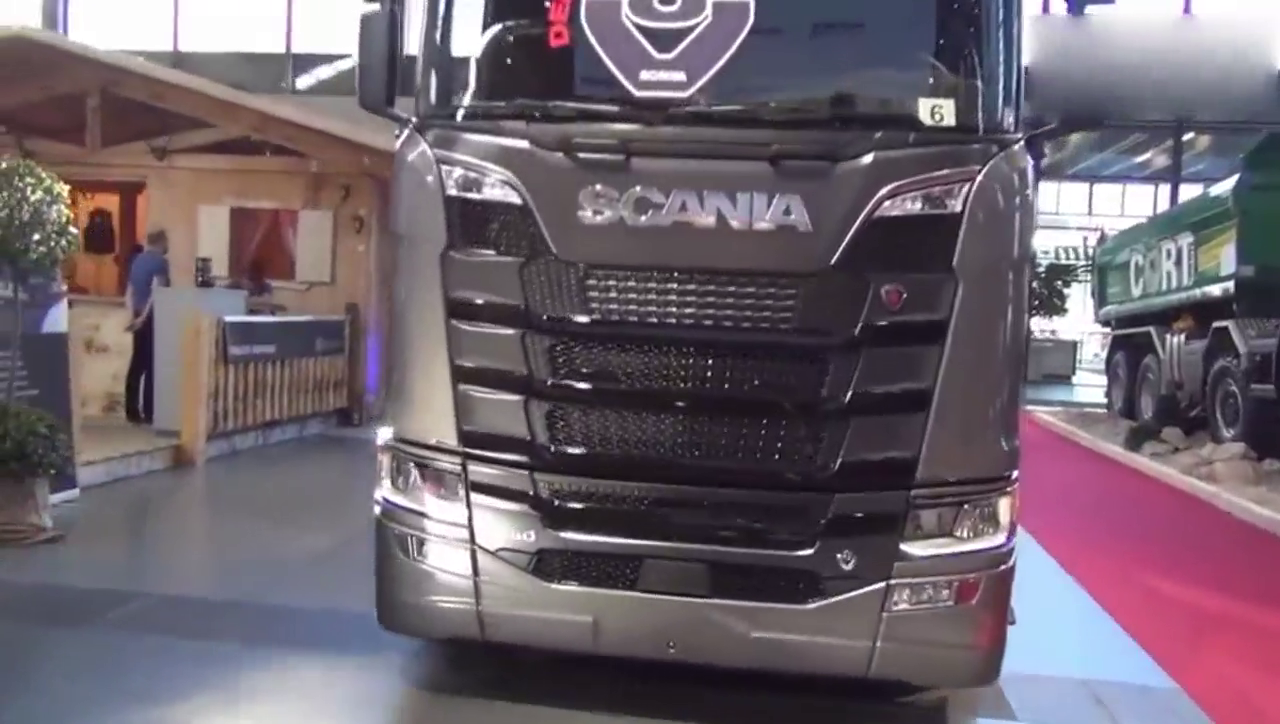 120万的斯堪尼亚，看完豪华的方向盘，才知道什么叫做卡车之王！