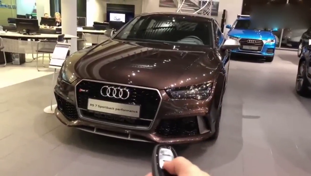 160万的奥迪跑车，大灯亮起那一刻，就知道奥迪为什么叫灯厂了！