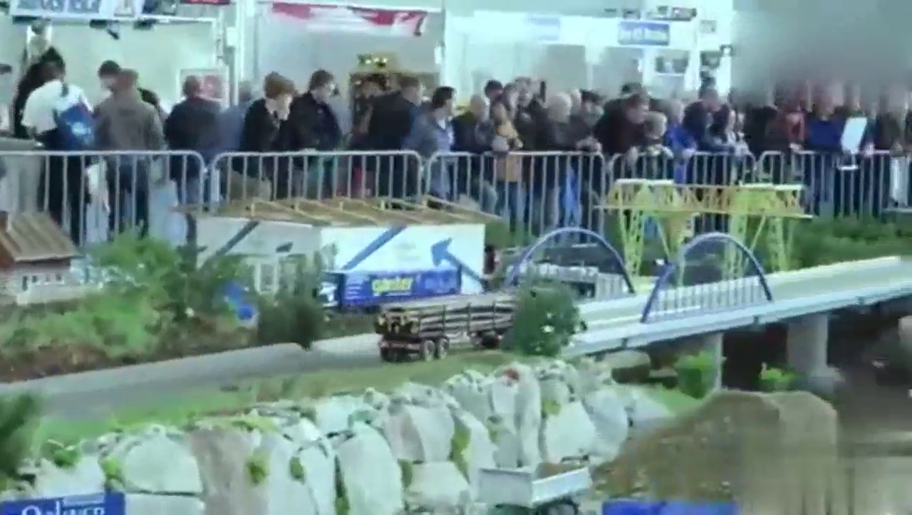 大爱啊，这些卡车真精致，不知哪里有卖？多少钱一台？