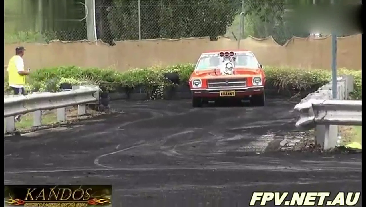 真正的烈火战车！改装车烧胎漂移秀