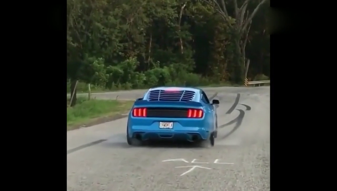 野马烧胎，最适合驾驶玩耍的跑车