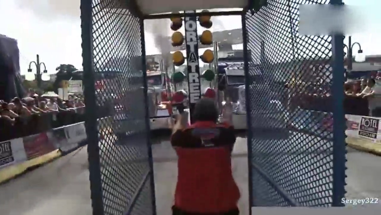 这到底是卡车还是火车，擎天柱要被你们玩坏了