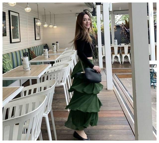 还记得“新加坡四美”吗？郭妃丽美得惊为天人，范文芳堪称国宝级