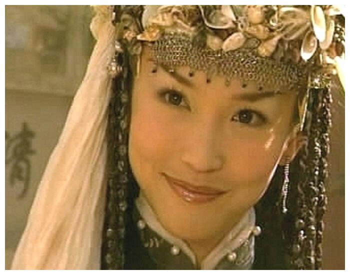还记得“新加坡四美”吗？郭妃丽美得惊为天人，范文芳堪称国宝级
