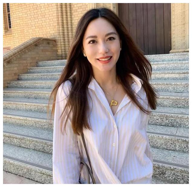 还记得“新加坡四美”吗？郭妃丽美得惊为天人，范文芳堪称国宝级