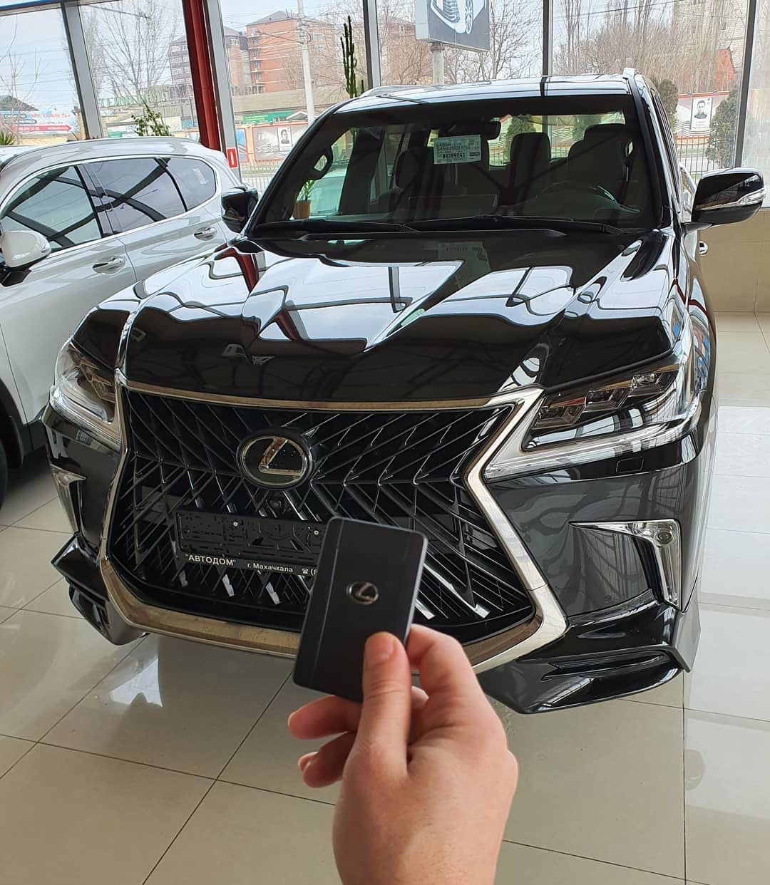 实拍雷克萨斯LX570，比奔驰G级更舍得野，就是动力差点