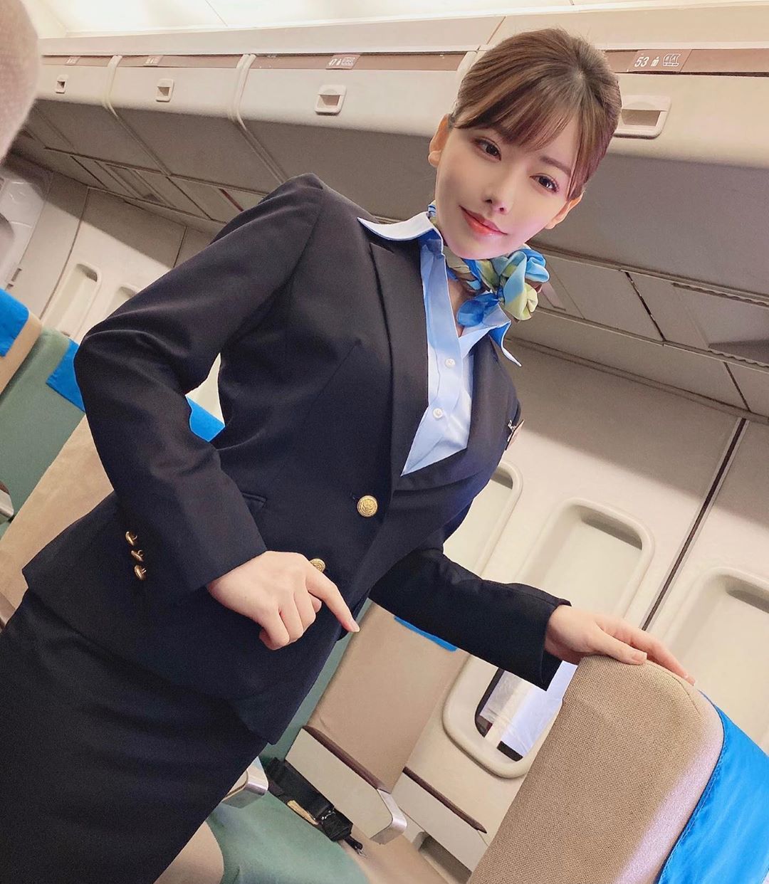 日本人气女神,制服装扮演空姐,你不容错过