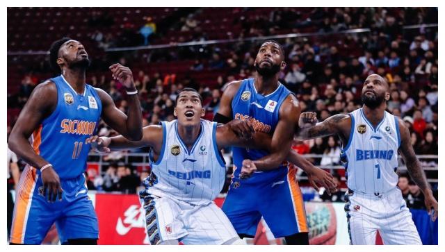 北京混血中锋大爆发!丘天硬杠外援得分创新高