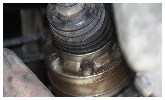 汽车保养别只知道换机油，这四处更不能忘，能让爱车多开三四年