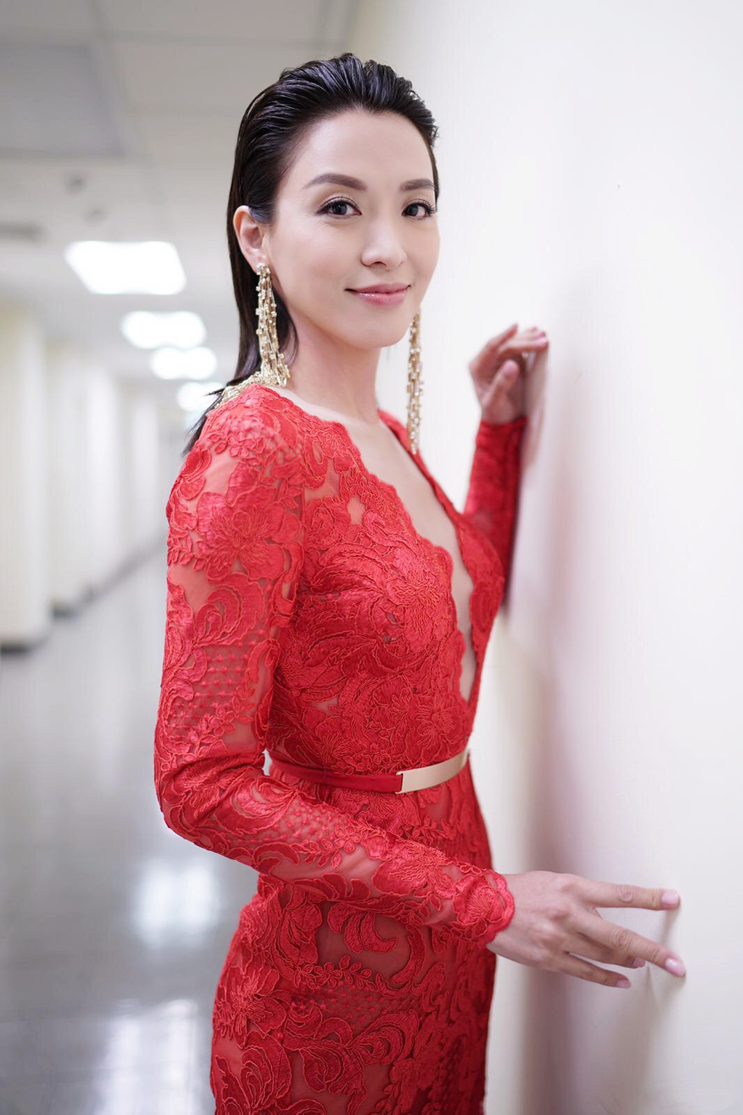 正文 2005年王晶担任编剧和监制的电视剧《美丽传说2星愿》中,陈炜就