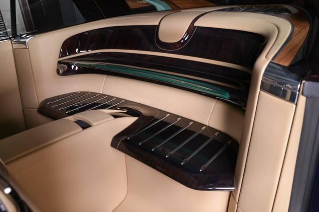 车头像自由侠,车尾像游艇,侧面双马车门式开启,一看标价八千万