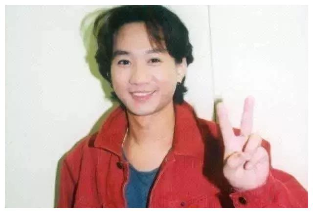 只有这十位经典巨星的歌曲听不腻，张国荣第二，黄家驹第五