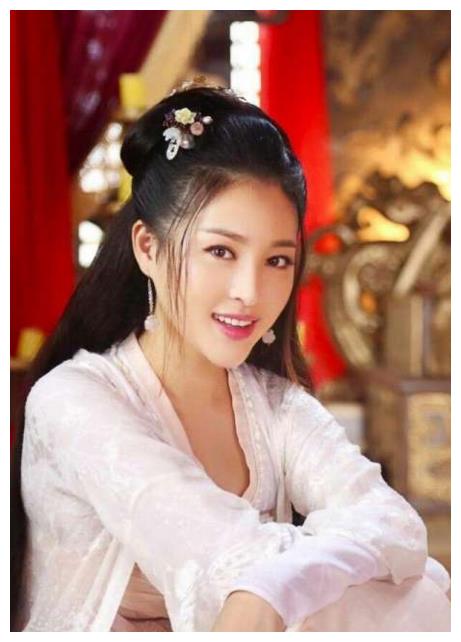 自2005年《朱元璋》中饰演玉儿正式出道至今,十多年过去,甘婷婷凭着