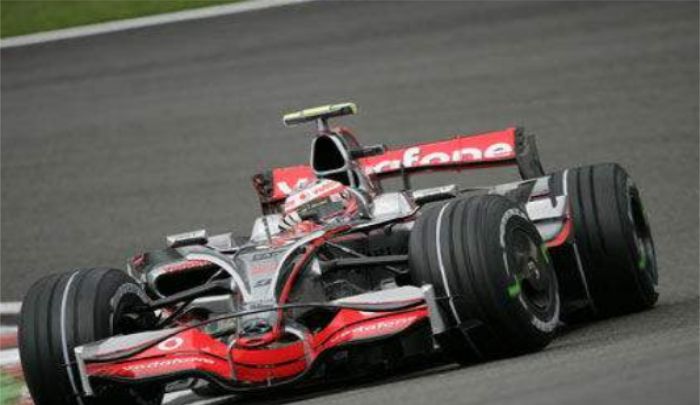 迈凯轮车队造型时尚，独特的车身颜色搭配，好评不断